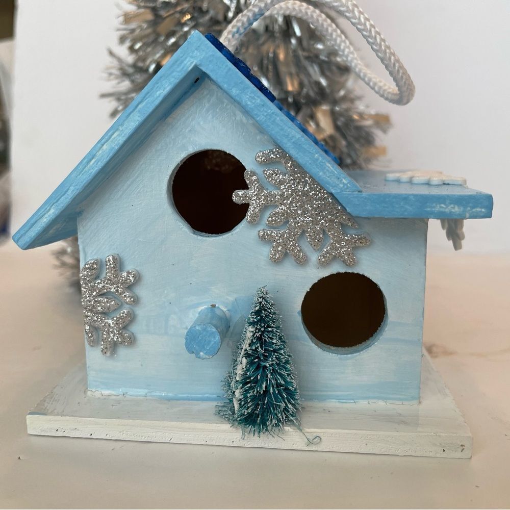 408 - HOLIDAY BIRDHOUSE IN CHRISTMAS BLUE